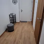 Garden Apartment, Free Private Garage Parking * Kassa