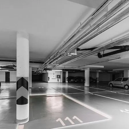 شقة Garden Apartment, Free Private Garage Parking *