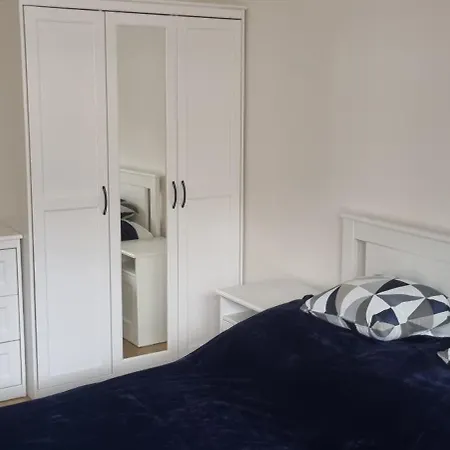 Garden Apartment, Free Private Garage Parking شقة كَشّا