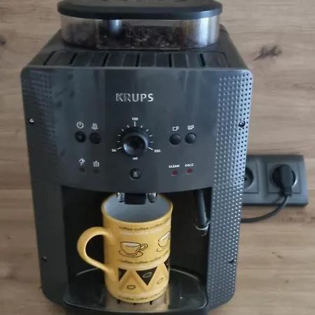 Garden Apartment, Free Private Garage Parking شقة كَشّا