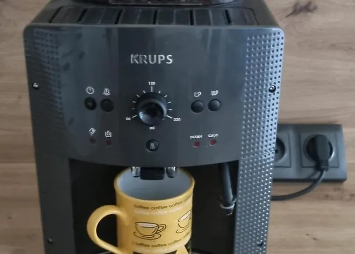 Garden Apartment, Free Private Garage Parking شقة كَشّا